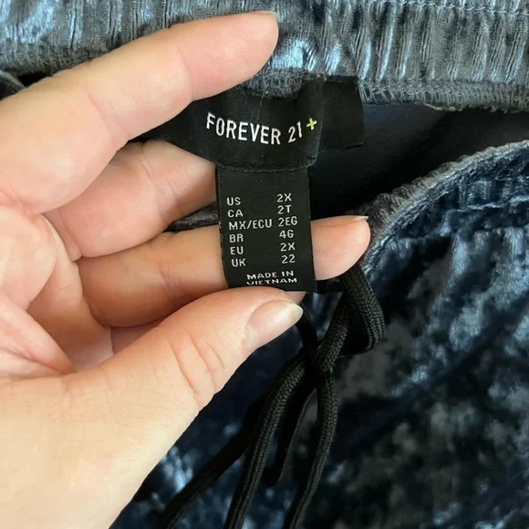 Crushed Velvet Plus Size Joggers - Picture 2 of 3